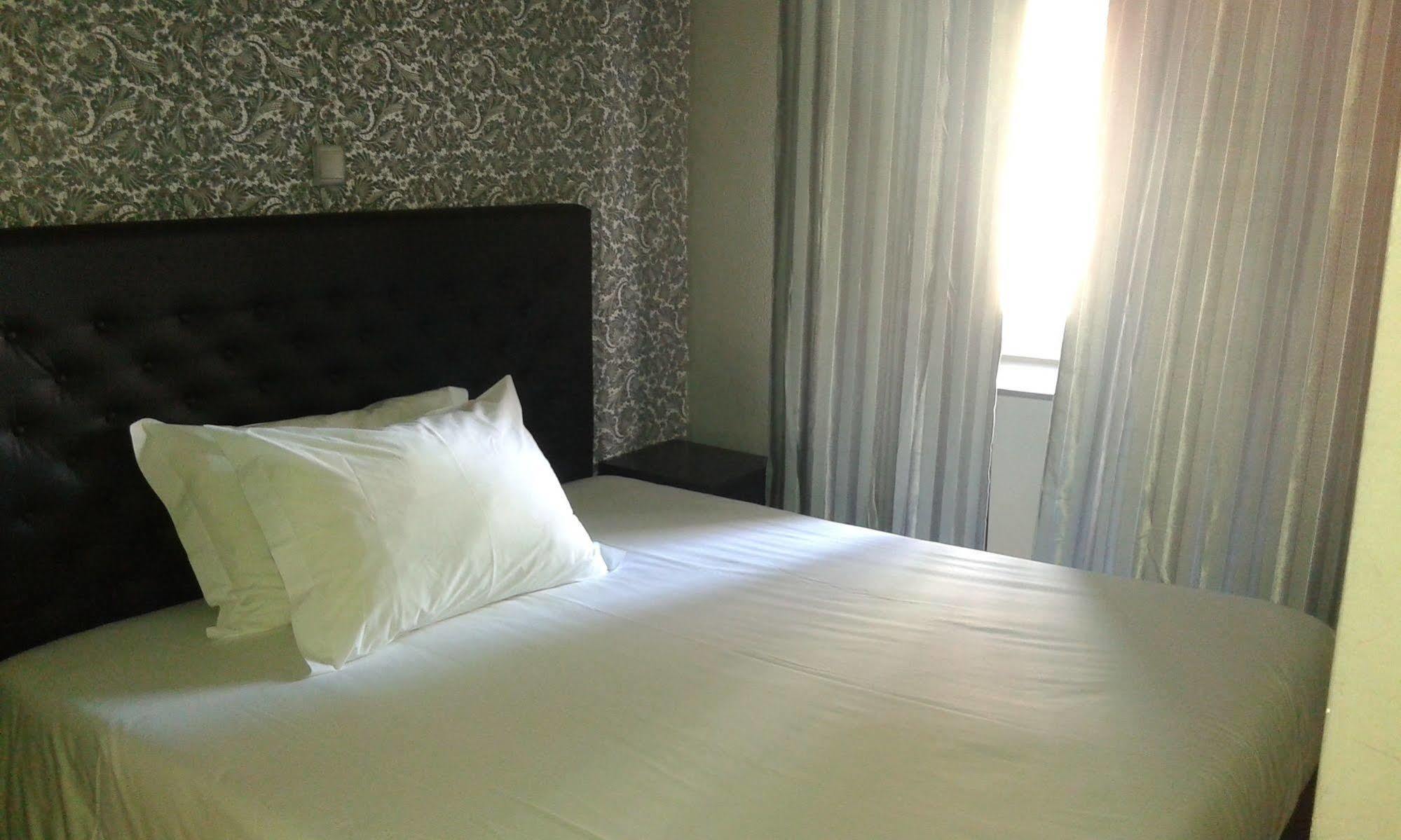 Pensao Beira Minho Hotel Lisbon Exterior photo